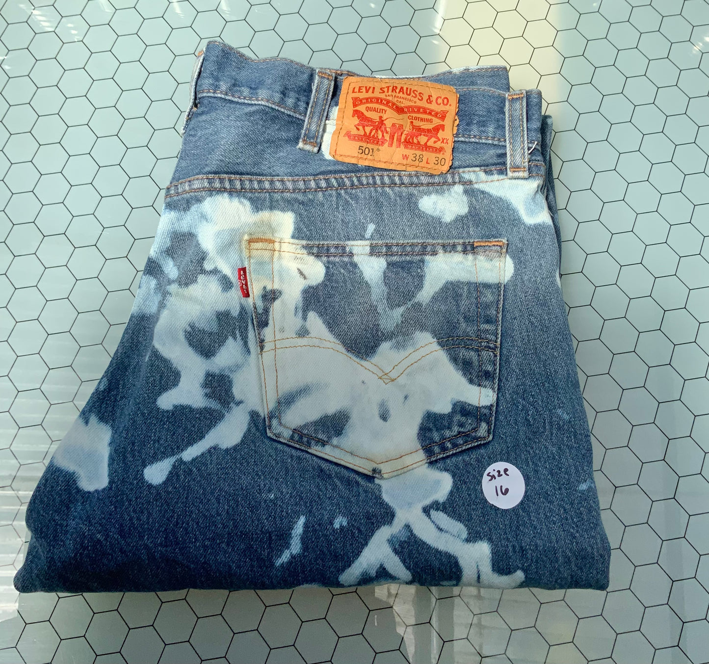 Blue Acid wash Levi’s Denim- 501 38x30 - size 16