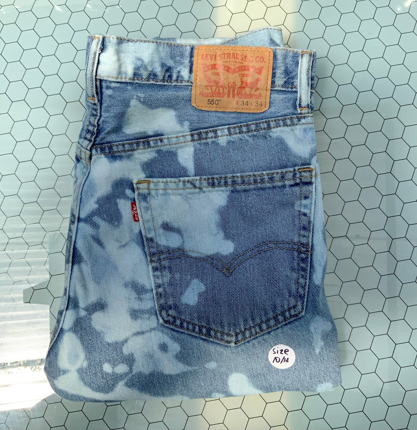 Blue Acid wash Levi’s Denim- 550 34x34 - size 12